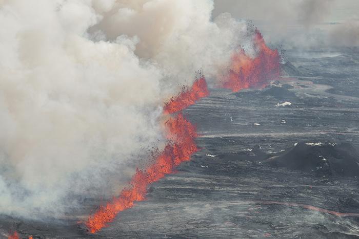 冰島火山噴發(fā)裂縫長(zhǎng)約3.4公里 