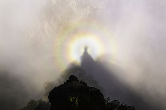 黃山：冬日罕見的“佛光”美景