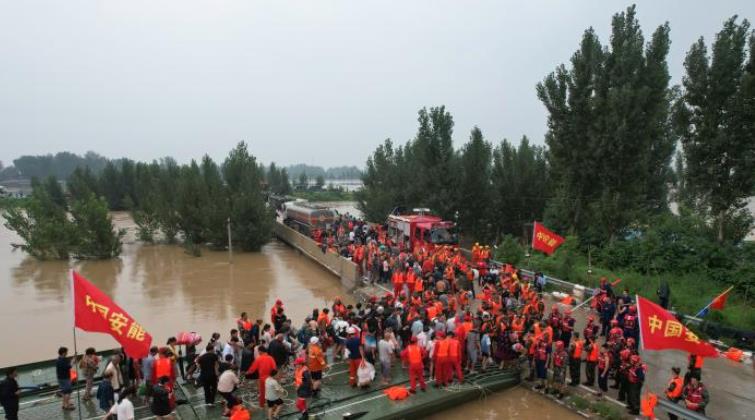 “逆行”重器中流擊水，創(chuàng)造救援速度奇跡<p>以精銳之“能”，護(hù)百姓之“安”，每一次極速救援，都是一場全力以赴，是承諾更是本色。<p>