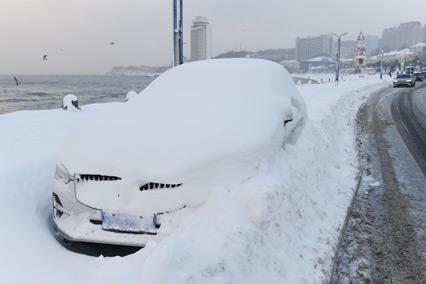 煙臺(tái)威海等地遭遇強(qiáng)降雪 積雪深度打破山東紀(jì)錄